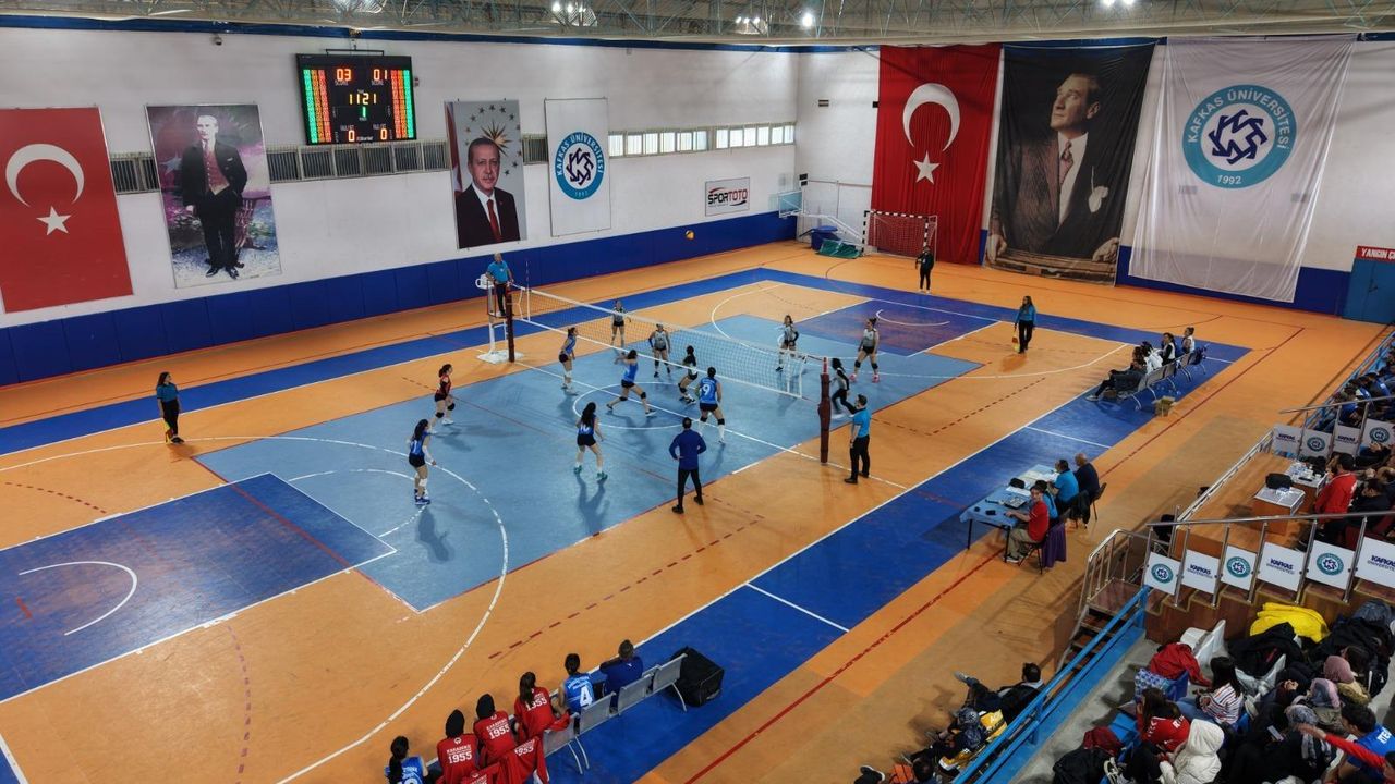 Voleybol Ünilig eleme grubu müsabakaları Kafkas Üniversitesi’nde başladı görseli