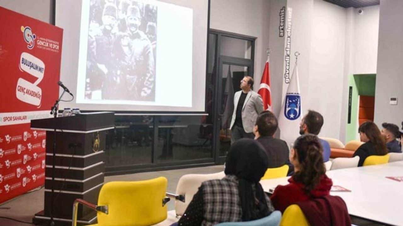 Zafer Genç Akademisi'nde Rumeli’den Ankara’ya millî mücadele konferansı görseli