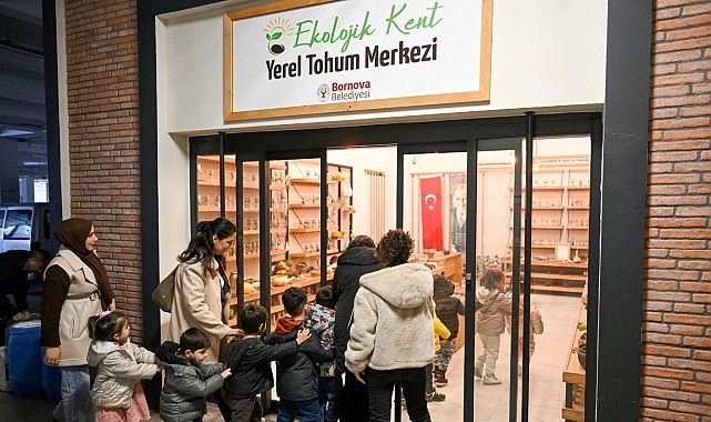 Bornova’da minik eller toprağa dokunuş görseli