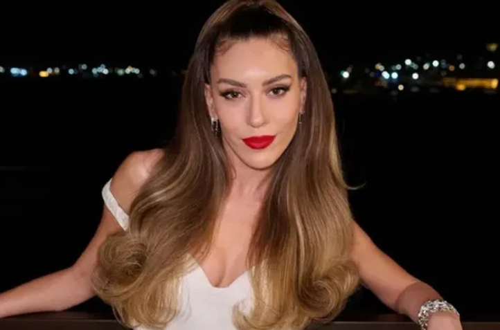 Sinem Kobal'ın İlk Adımı: 13 Yaşında Gelen "Dadı" Şöhreti görseli