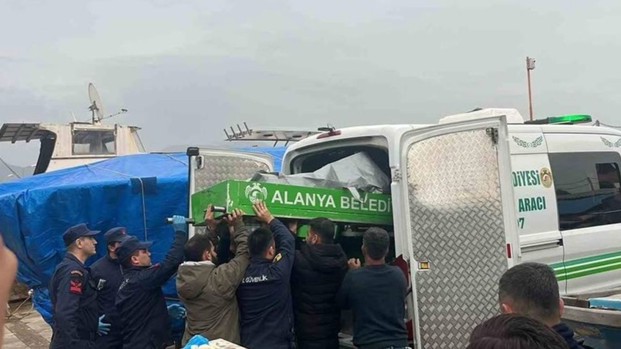 Alanya’da denizde erkek cesedi bulundu görseli