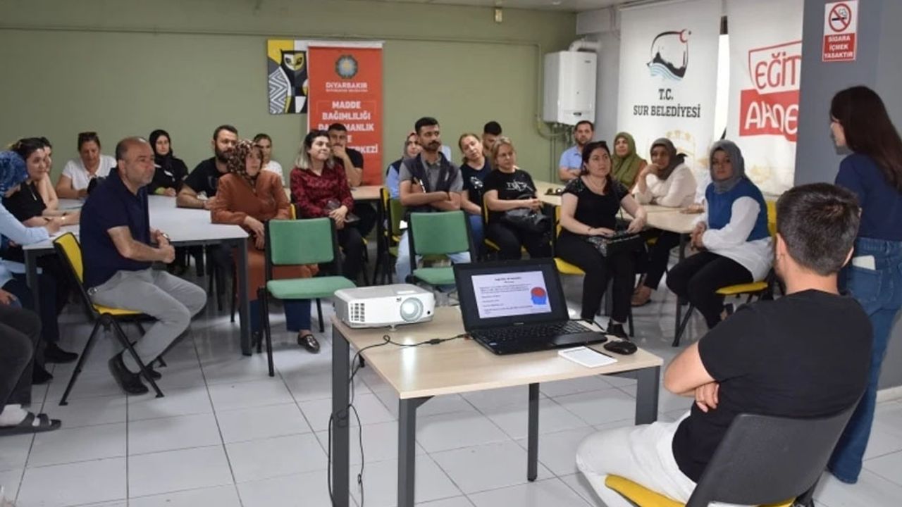 Madde bağımlılığına karşı yurttaşlara psikososyal destek görseli