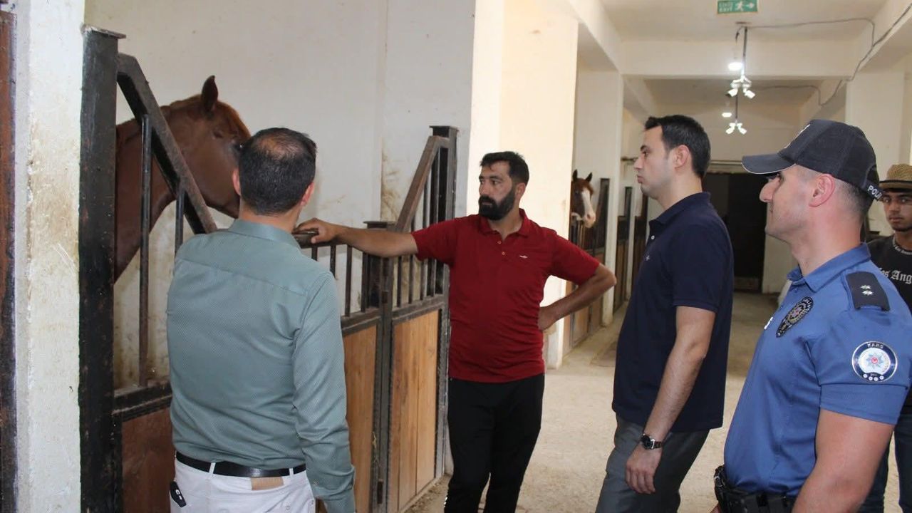 Selim Kaymakamı Semiz'den at çiftliğine ziyaret görseli