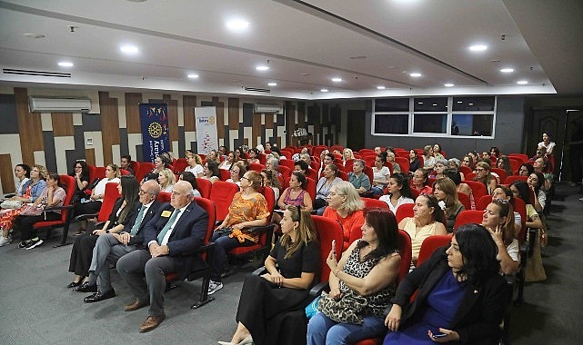 Ayvalık’ın, 15 Eylül kurtuluşunun 103’üncü yılı kente yakışır bir atmosferde kutlandı görseli