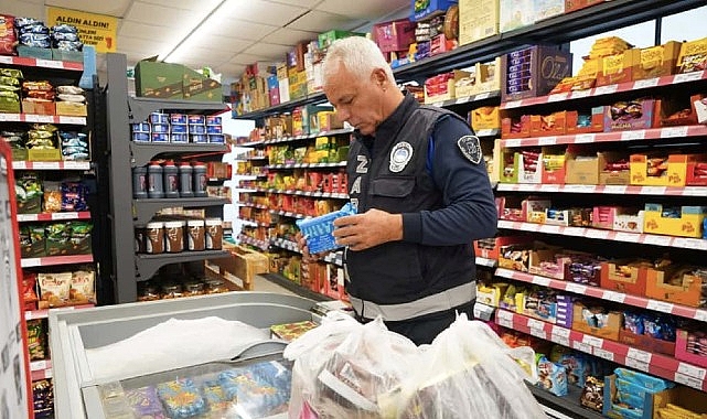 Çeşme Belediyesi Zabıta ekiplerinden market ve okul kantinlerine sıkı denetim görseli