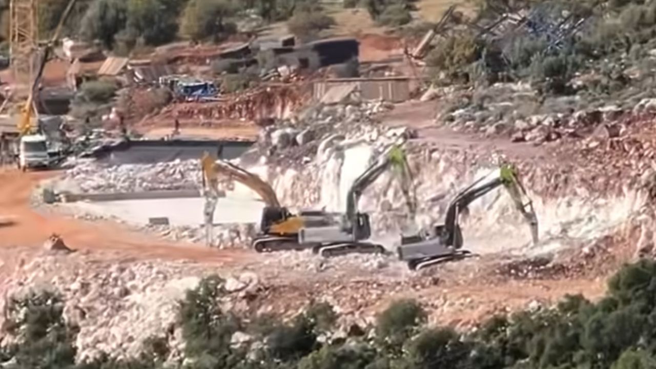 Antalya’da TOKİ konutları sağlam zemin üzerine inşa ediliyor görseli