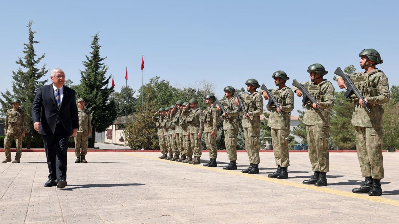Milli Savunma Bakanı Güler'den Şırnak ziyareti görseli
