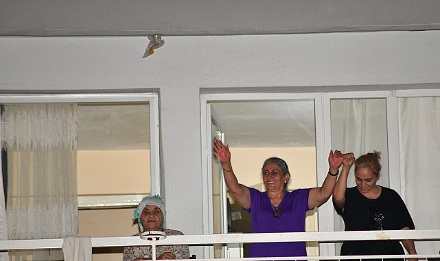 Müzik ve tiyatro yaz boyunca mahallelere taşınıyor görseli