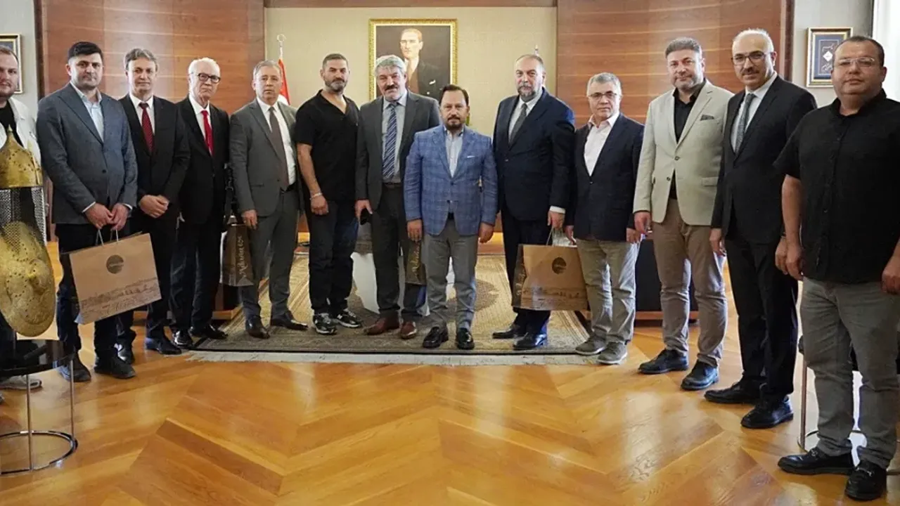 Adana’dan Londra’ya, ‘Gençlik Atlası Uzman Projesi” köprüsü görseli