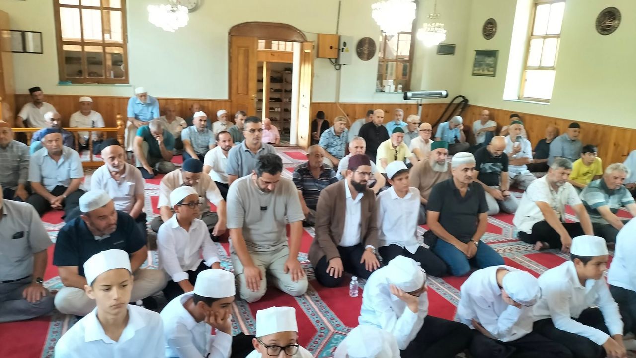 Akçakoca'da "Ahmet Dedeyi Anma" programı yoğun ilgi gördü görseli