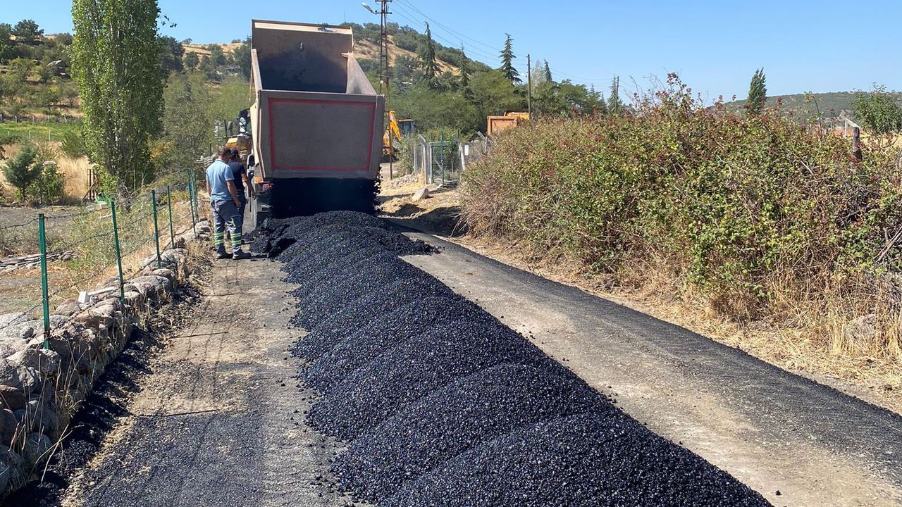 ra Güdül’de yol bakım ve asfalt çalışmaları sürüyor görseli