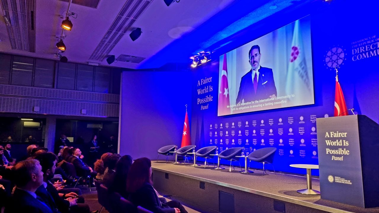 İngiltere’de “Daha Adil Bir Dünya Mümkün” paneli görseli