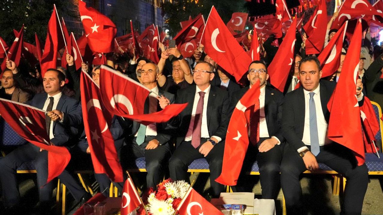 15 Temmuz Demokrasi ve Millî Birlik Günü'nün yıldönümünde Karslılar tek yürek oldu görseli