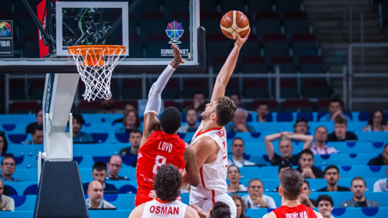 12 Dev Adam, EuroBasket’te final için parkeye çıkıyor görseli