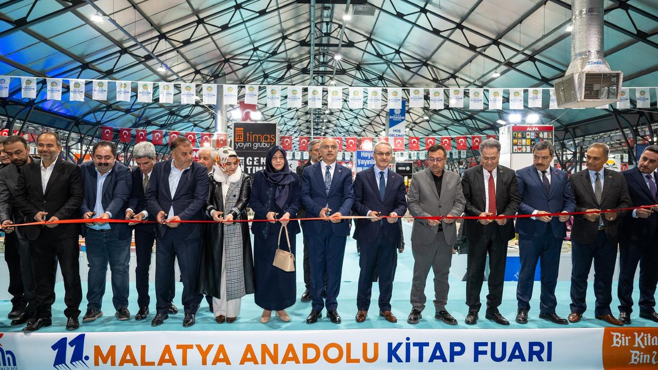 11. Malatya Anadolu Kitap ve Kültür Fuarı kitapseverlere kapılarını açtı görseli