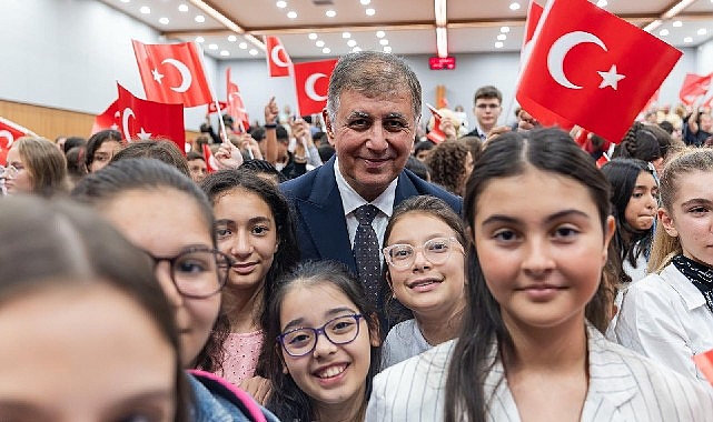 Başkan Tugay gençleri ve çocukları ağırladı görseli