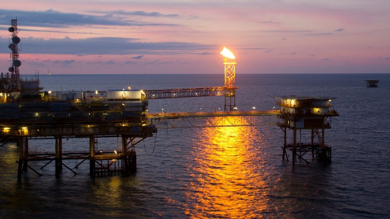 Venezuela petrol satışından 300 milyon dolar kazandı görseli