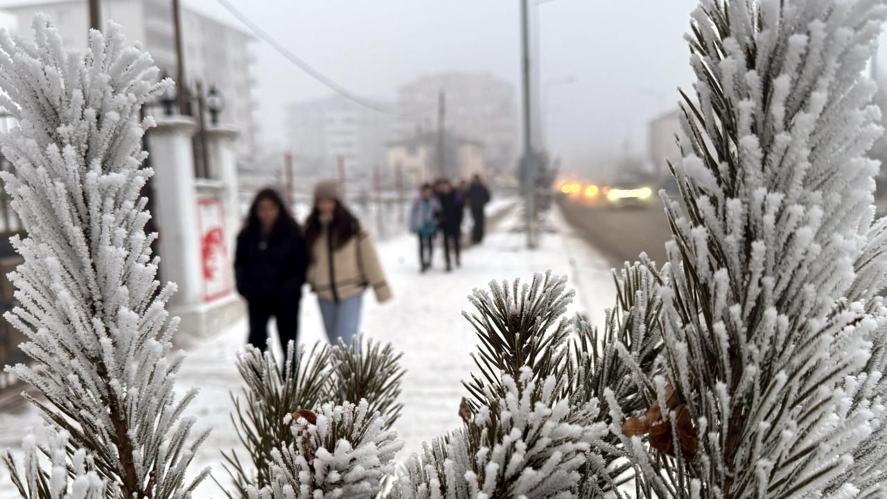 Ardahan’da dondurucu soğuk: Göle eksi 36’yı gördü görseli