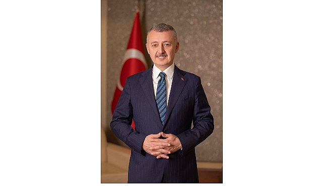 Büyükakın, öğretmen ve öğrencileri tebrik etti görseli
