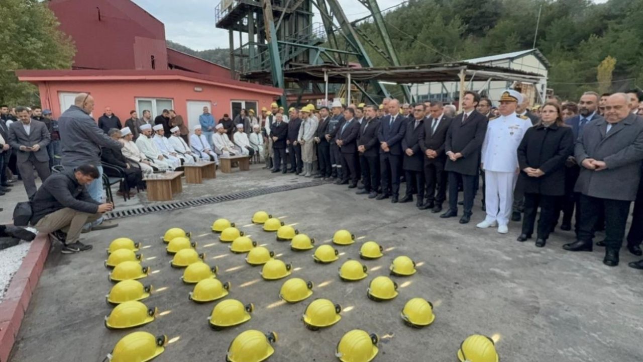 Amasra’daki maden faciasında hayatını kaybeden 43 madenci anıldı görseli