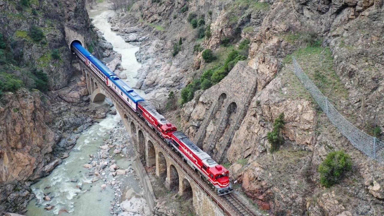 Turistik Karaelmas Treni sonbaharda yola çıkıyor görseli