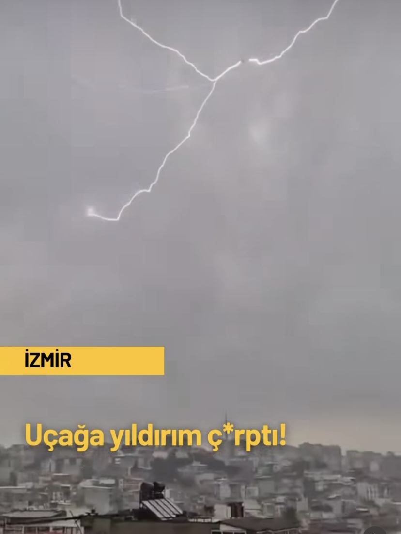 Son dakika: İzmir de uçağa yıldırım çarptı! görseli