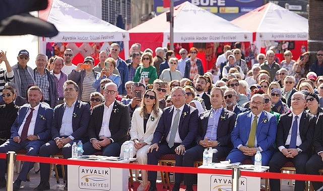 20’ncisi düzenlenen Uluslararası Zeytin Hasat ve Turizm Festivali, kortej yürüyüşüyle başladı. görseli