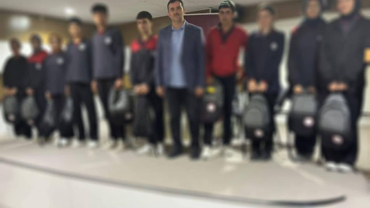 Kars ÖNDER'den İmam Hatip öğrencilerine büyük destek görseli