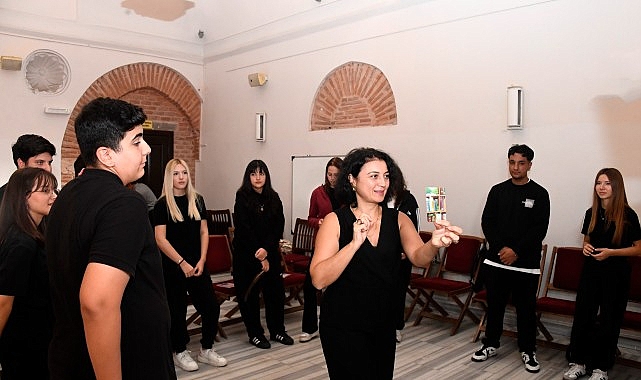 Osmangazi Belediyesi okutarak öğretiyor görseli
