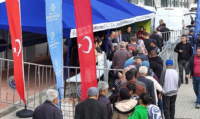 Başkan Çerçioğlu'nun öncülüğünde Ata tohumlarından üretilen fideler Aydınlılara ulaştırılıyor görseli