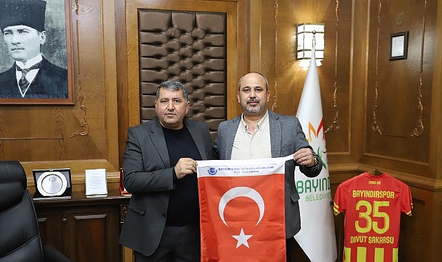 Bayındır Belediye Başkanı Davut Sakarsu, Bayındır Esnaf ve Sanatkarlar Odası Başkanı Enis Macit ve yönetim kurulu üyelerini makamında ağırladı. görseli
