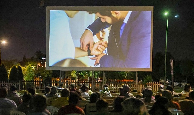Kartepe’de Açık Hava Sinema Geceleri Yoğun İlgi Görüyor görseli