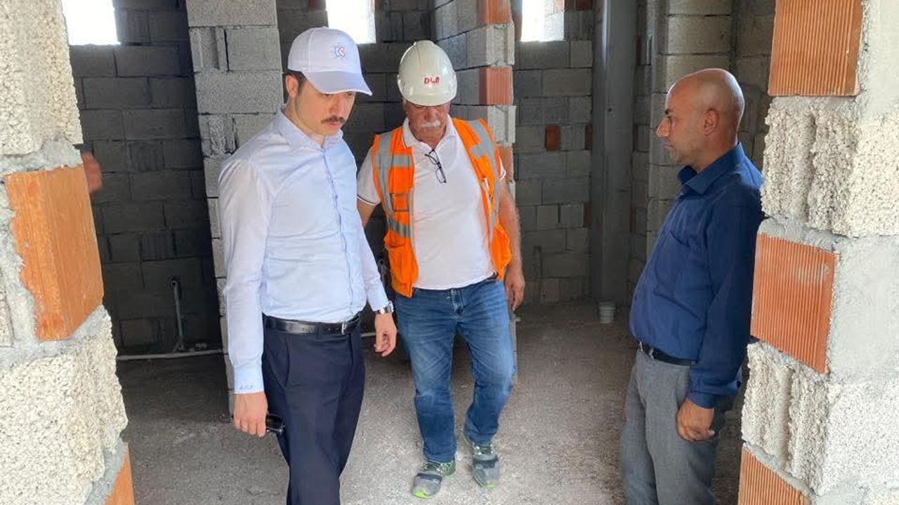 Kaymakam Kahraman, Başköy Camii inşaatını yerinde inceledi görseli