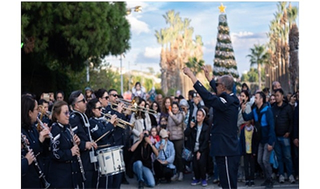 İzmir, yeni yılı rengarenk bir festivalle karşılıyor görseli