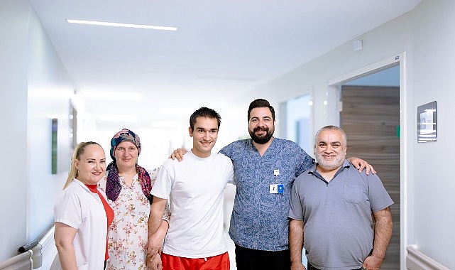 Motor kazası sonrası yatağa bağımlı kalır dendi, yürüyerek taburcu oldu görseli