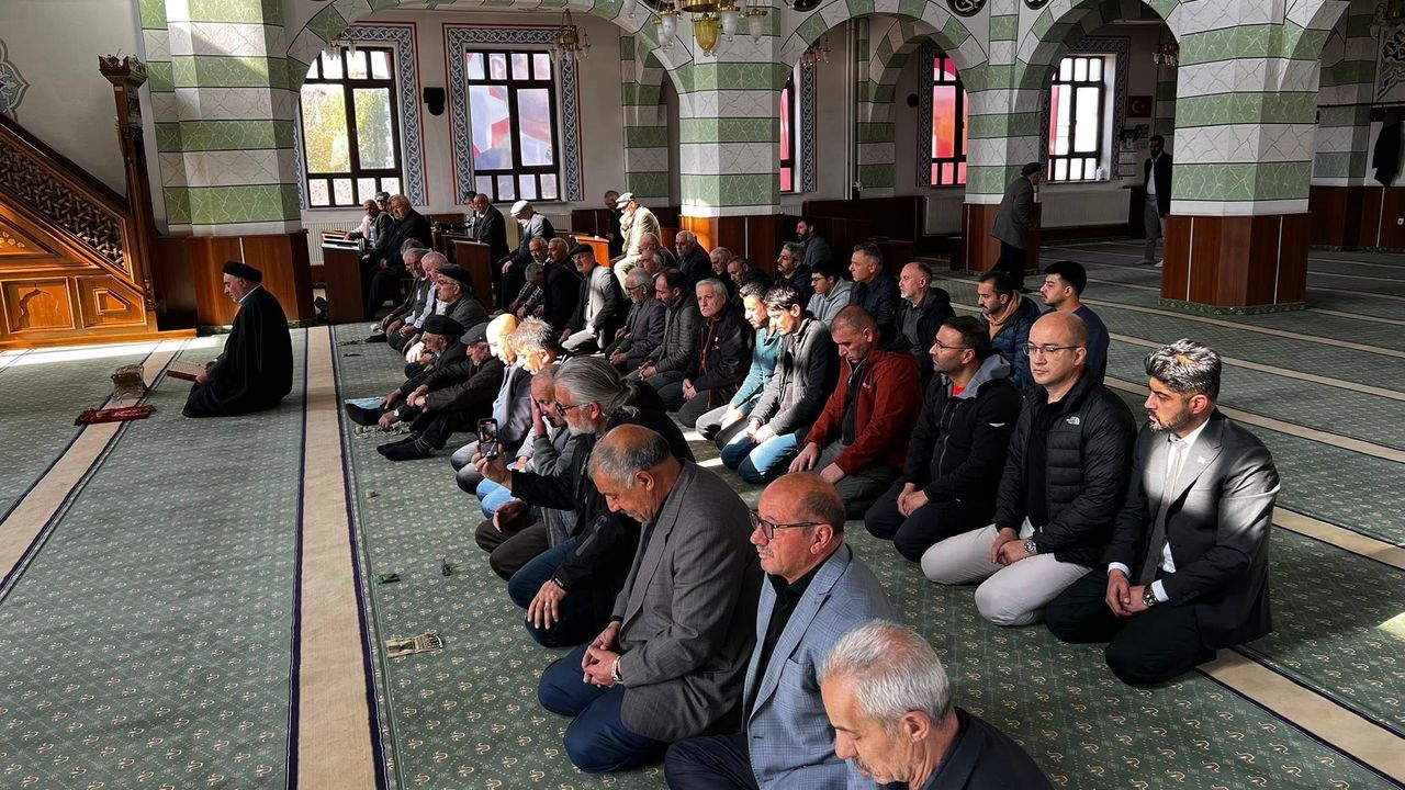 Kars'ta Gazi Mustafa Kemal Atatürk için Kur’an-ı Kerim tilaveti görseli