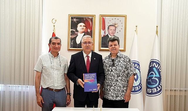 Prof. Dr. Apaydın’ın yeni kitabı burun cerrahisinde referans niteliği taşıyor görseli