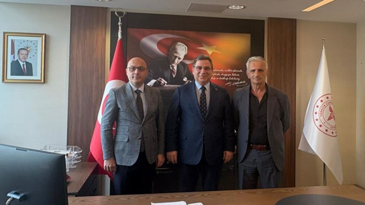Rizeli Genel Müdür Velioğlu, Gazeteci Bayrak'ı yalnız bırakmadı görseli