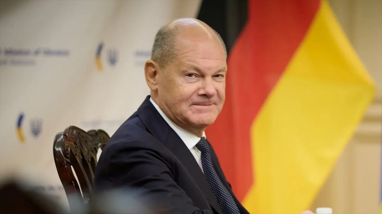 Almanya’da Siyasi Çalkantı: Scholz Hükümeti Çöktü, 2025 Seçimleri İçin Anket Sonuçlarında Son Durum görseli