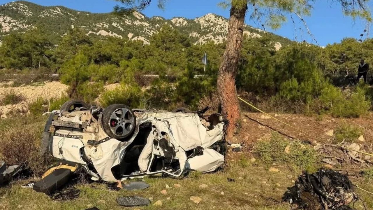 Kemer yolunda feci kaza: İki genç hayatını kaybetti görseli