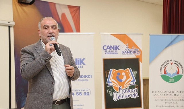 Başkan Sandıkçı, "3 yıldır kesintisiz şekilde, herhangi bir özel koşul olmadan, tüm öğrencilere burs desteği sağlayan tek belediyeyiz" görseli