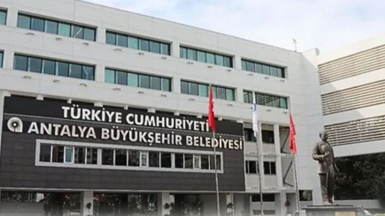 Antalya Büyükşehir Belediyesi'nde rüşvet ve yolsuzluk soruşturmasında 8 tutuklama görseli