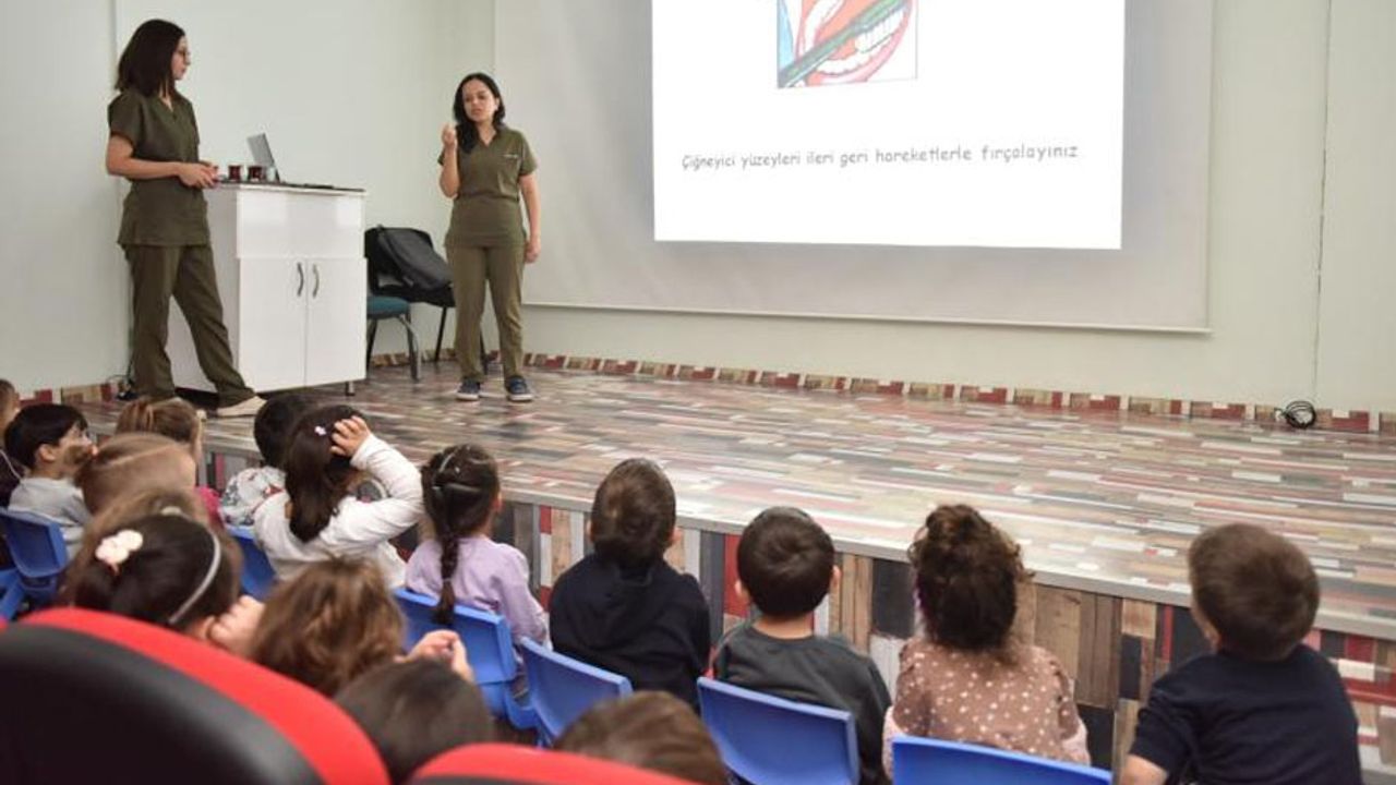 Kepez’de miniklere diş sağlığı eğitimi görseli