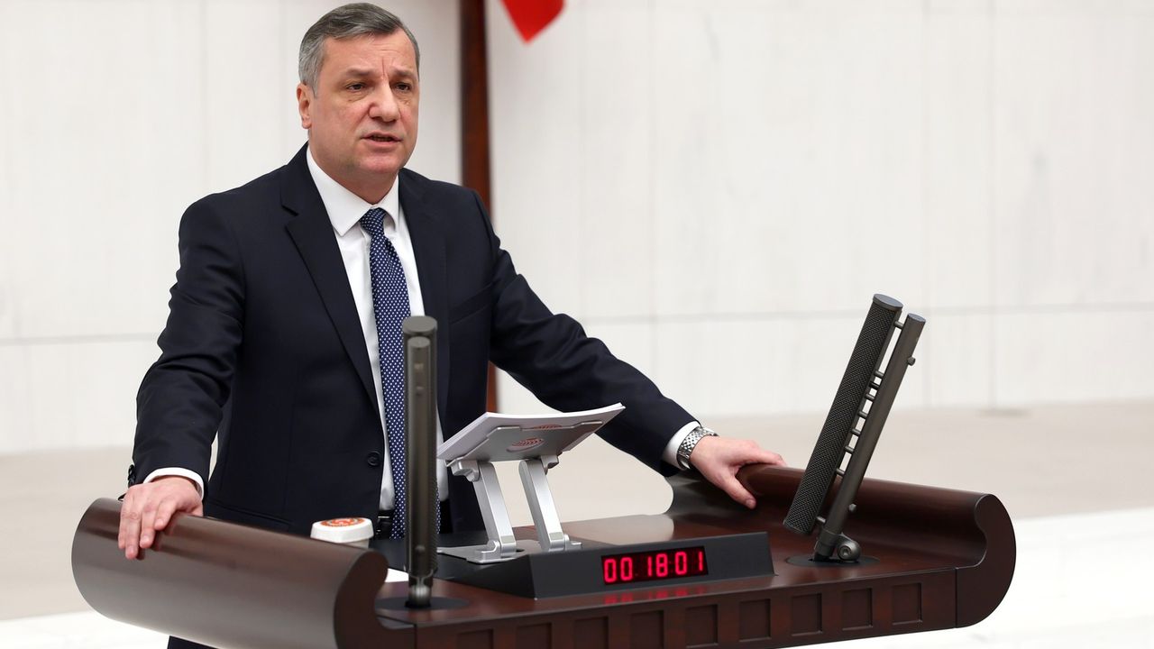 CHP'li Özgür Ceylan, MEB’in kontenjan kararını meclise taşıyor görseli