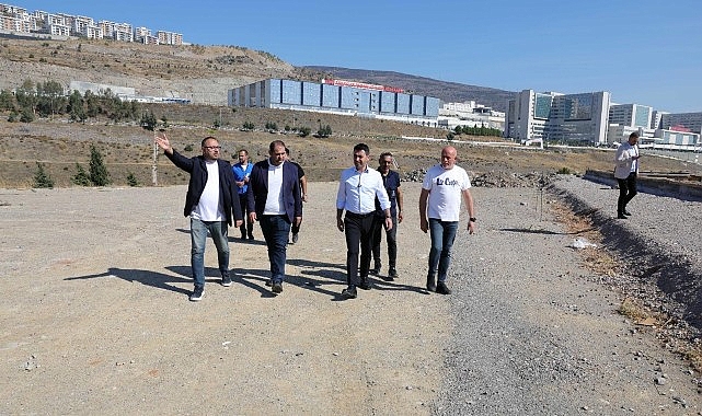 Başkan Önal'dan Saha Mesaisi - Başkan Önal Mahallelerde projeleri inceledi, vatandaşlarla buluştu görseli