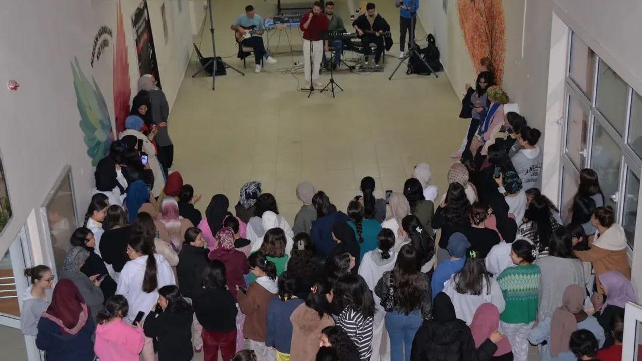 Harakani yurdunda moral gecesi: Yeni döneme coşkulu başlangıç görseli