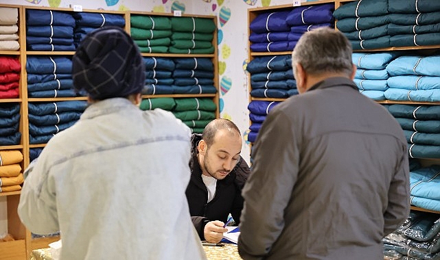 Bayrampaşa Belediyesi’nden 900 çocuğa 900 mont görseli