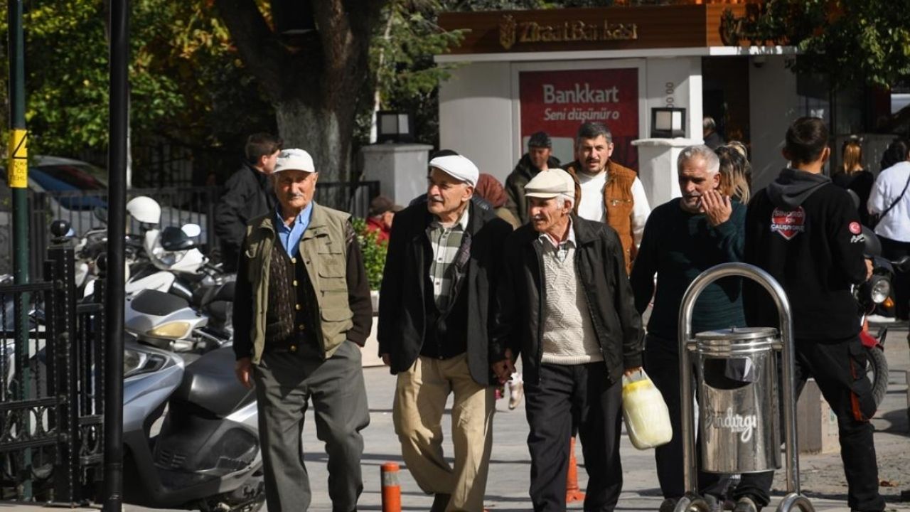 Sındırgı’da deprem sonrası yaşam normale dönüyor görseli