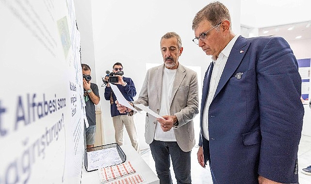 İzmir’in geleceğini anlatan sergi 'İz’in Peşinde Şehrin İçinde' açıldı görseli