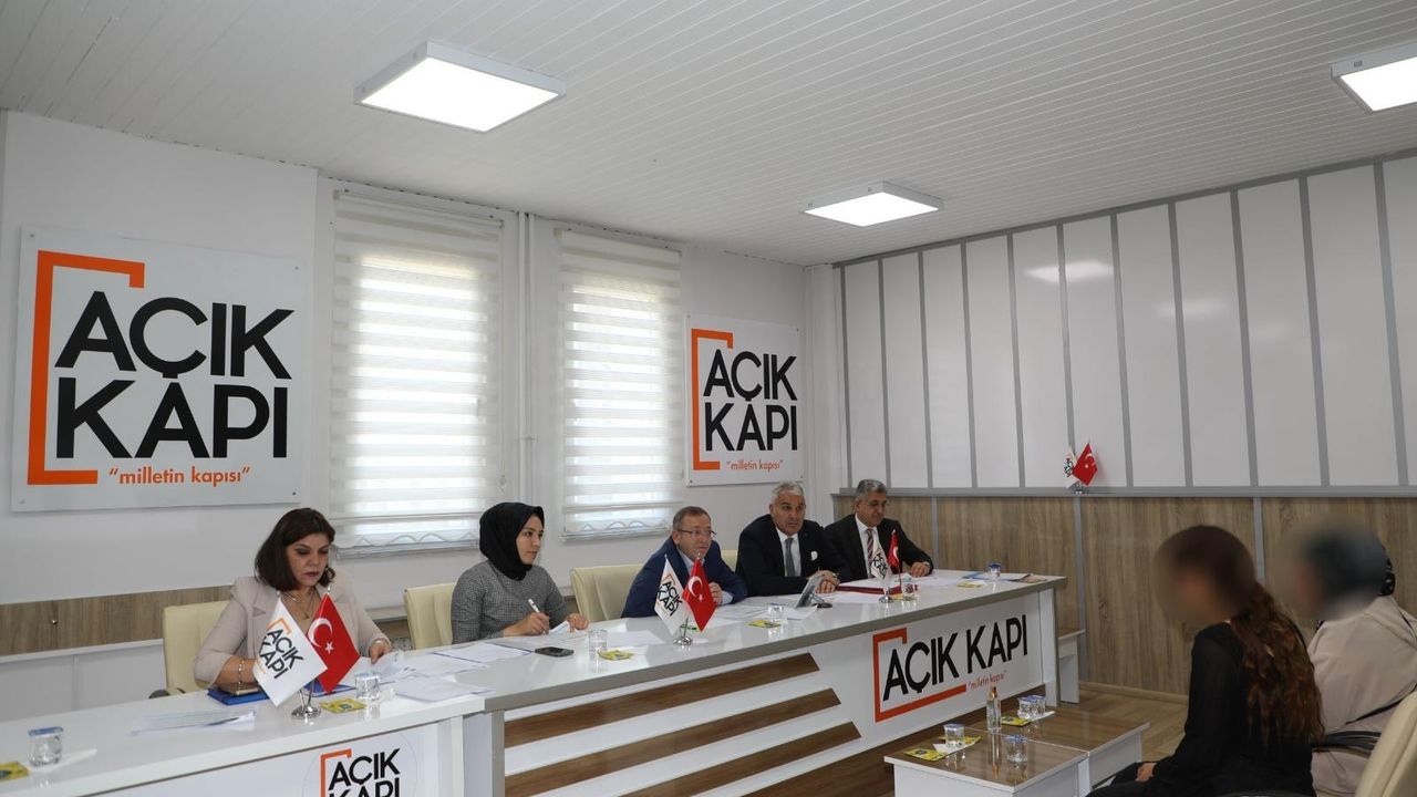 Kars Valisi Ziya Polat, Halk Günü'nde, Devlet olarak her zaman milletimizin hizmetindeyiz görseli